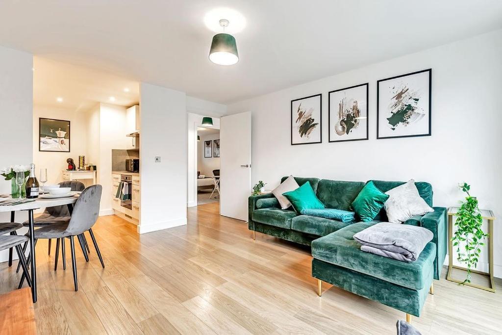 Stylish With Free Parking And Canal Views Apartament *