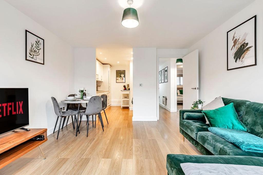 Stylish With Free Parking And Canal Views Londra