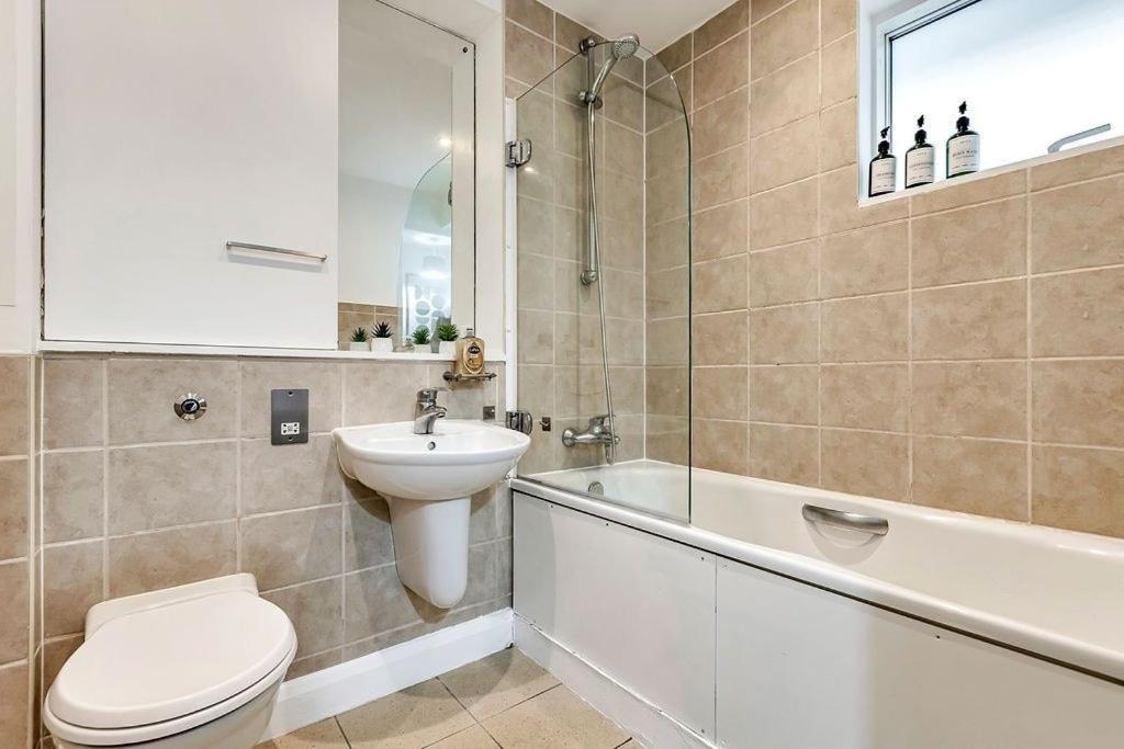 Stylish With Free Parking And Canal Views Apartament *
