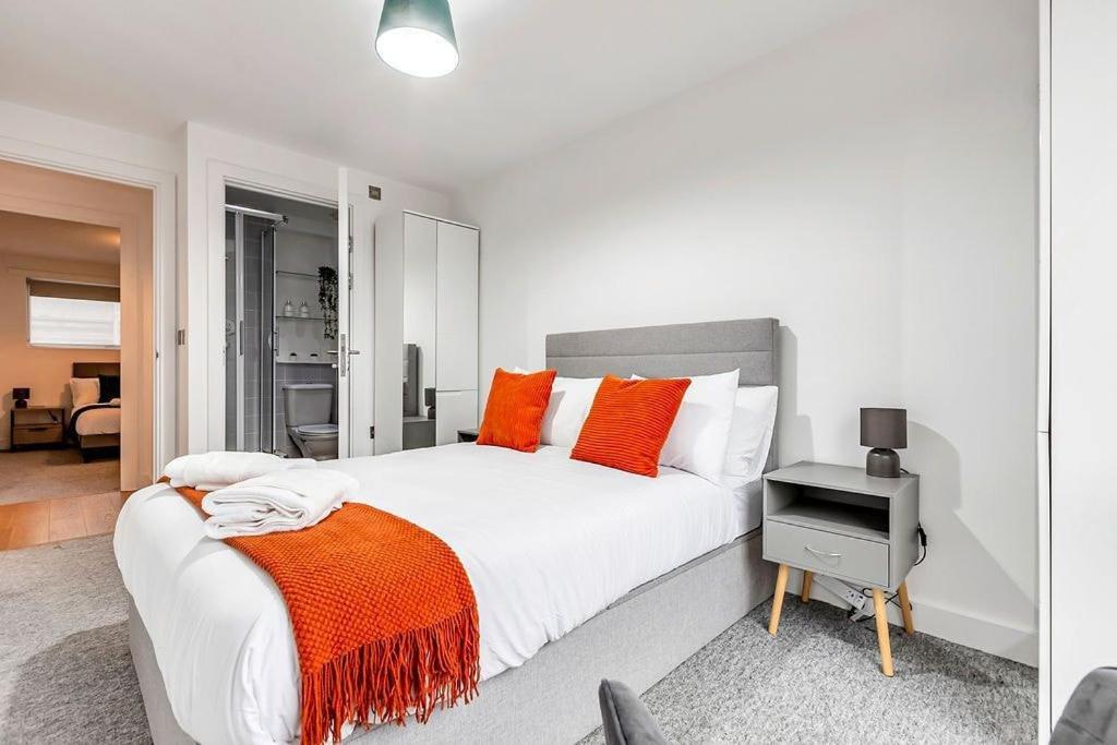 Stylish With Free Parking And Canal Views Londra