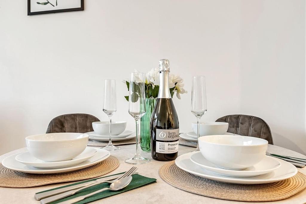 Stylish With Free Parking And Canal Views Apartament *