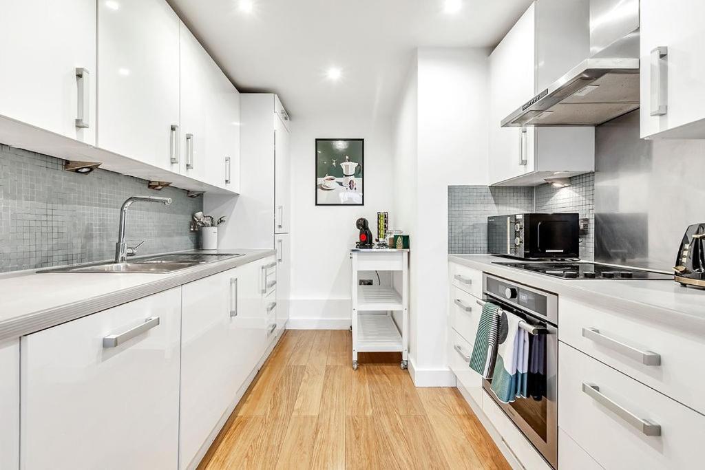 Stylish With Free Parking And Canal Views Apartament Londra