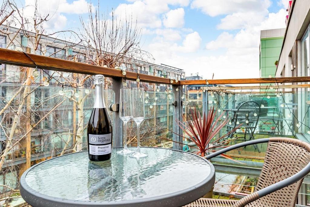 Stylish With Free Parking And Canal Views Apartament *
